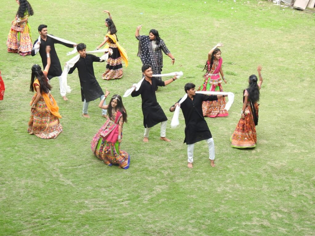 Performance of students in Navratri Utsav 2023